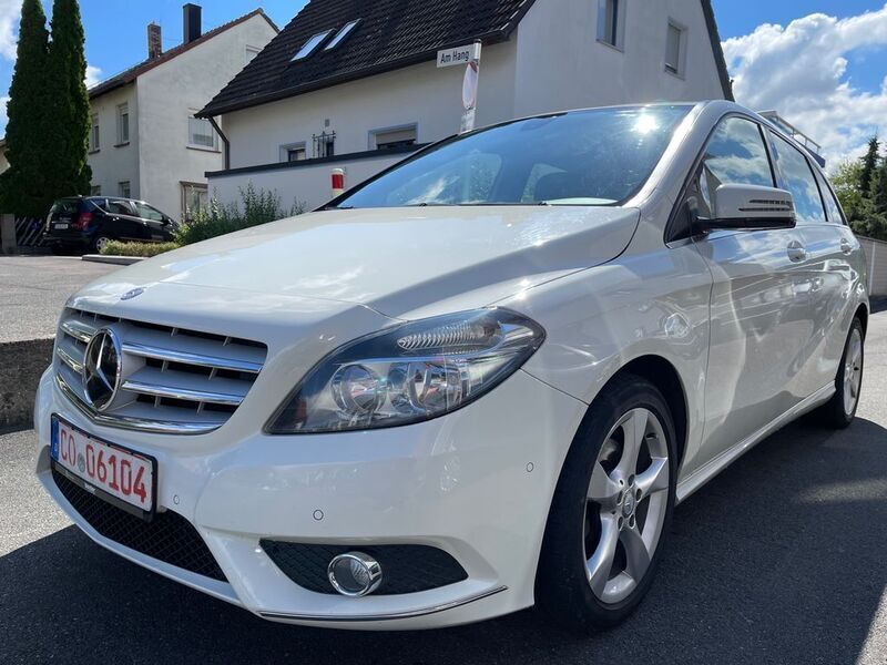 Gebraucht Mercedes B200 136 PS (100 kW) 2013 Weiß Van / Kleinbus