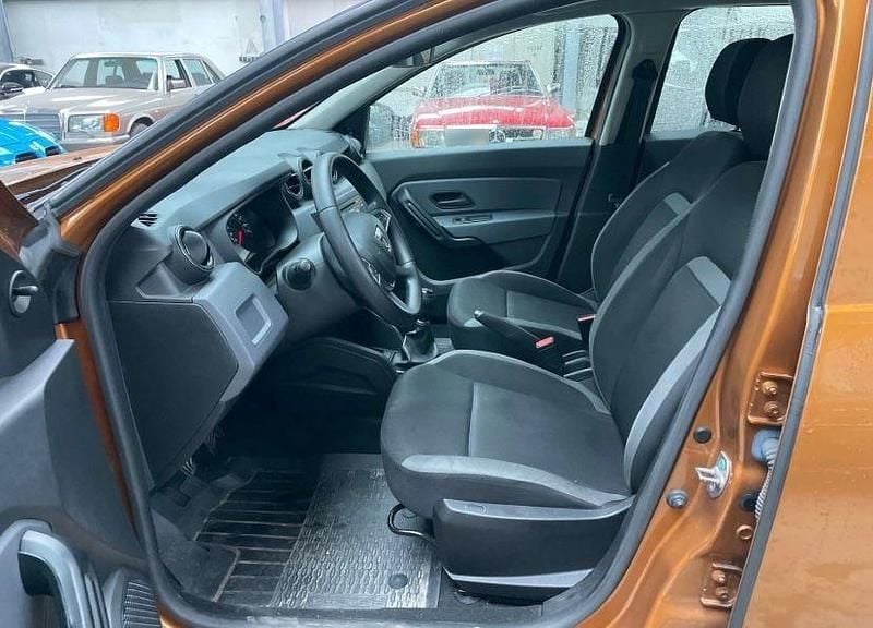 Gebraucht Dacia Duster Essentiel 114 PS (83 kW) 2019 Orange SUV
