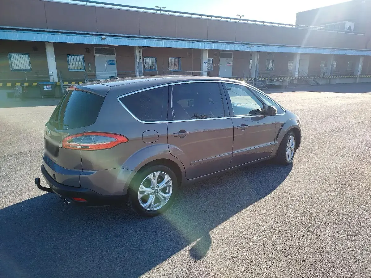 Gebraucht Ford S-MAX Titanium 200 PS (147 kW) 2012 Braun Van / Kleinbus