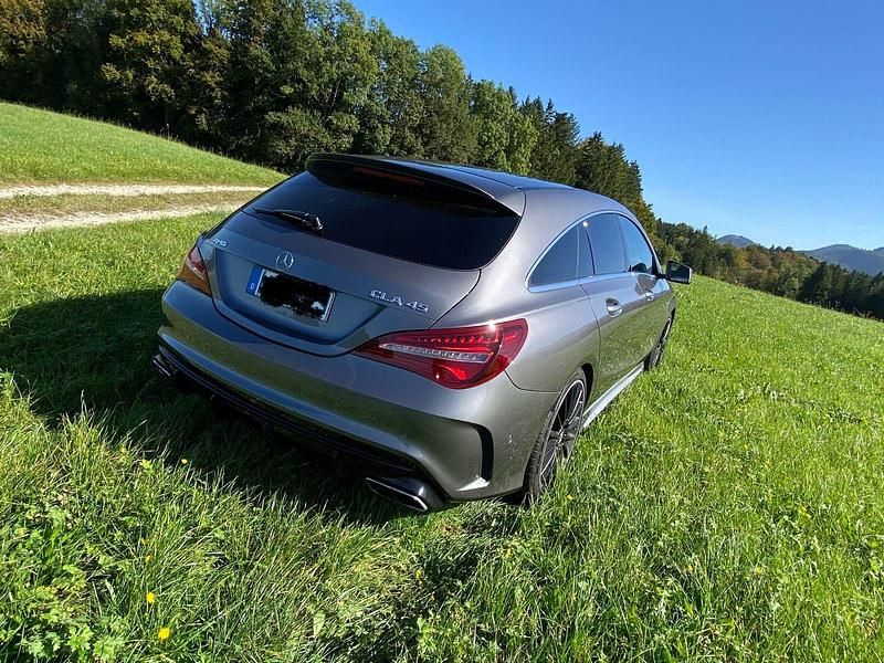 Grau Gebraucht 2017 Mercedes CLA45 AMG Shooting Brake AMG Kombi | 25.100 € (Fairer Preis) - Bild 1/4