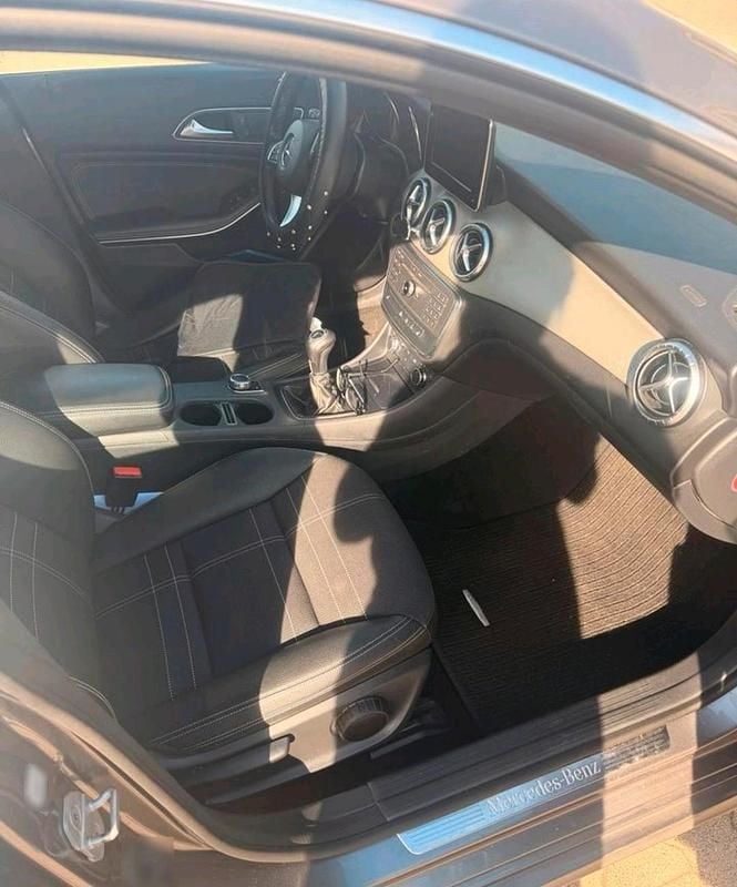 Gebraucht Mercedes CLA180 122 PS (89 kW) 2015 Silber Limousine