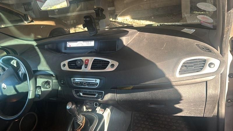 Gebraucht Renault Scénic III Dynamique 106 PS (77 kW) 2011 Gold Van / Kleinbus