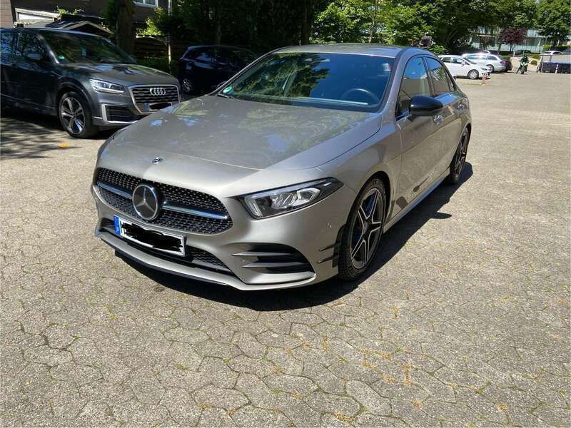 Silber Gebraucht 2020 Mercedes A250 AMG line Limousine | 29.390 € (Etwas zu teuer) - Bild 1/4