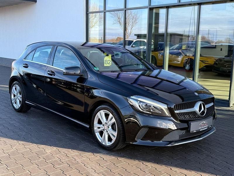 Gebraucht Mercedes A180 122 PS (89 kW) 2016 Schwarz Limousine