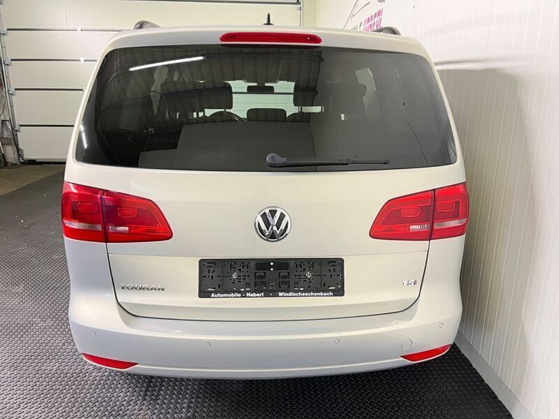 Gebraucht VW Touran Match 140 PS (102 kW) 2012 Silber Van / Kleinbus