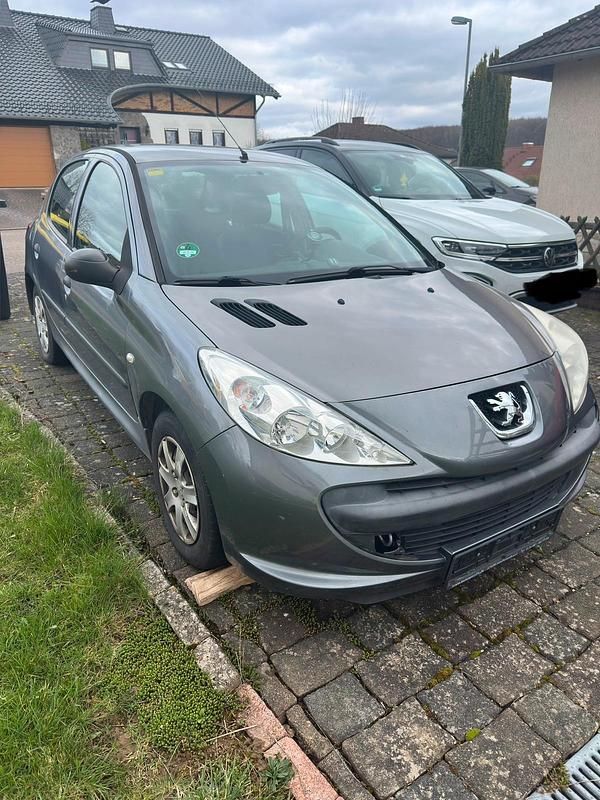 Gebraucht Peugeot 206 62 PS (45 kW) 2011 Grau Kleinwagen