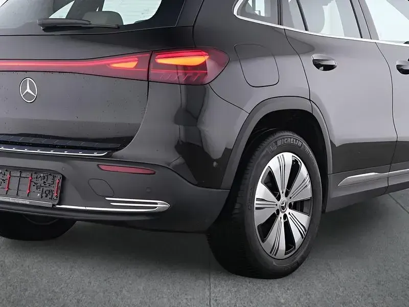 Second-hand Mercedes EQA250 139 kW (190 CP) 2025 Negru SUV
