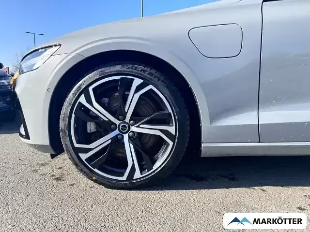 Gebraucht Volvo V60 Plus 398 PS (292 kW) 2024 Grau Kombi