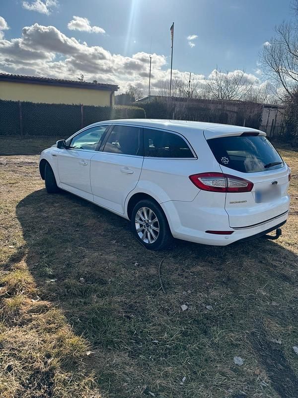 Gebraucht Ford Mondeo 140 PS (102 kW) 2012 Weiß Kombi