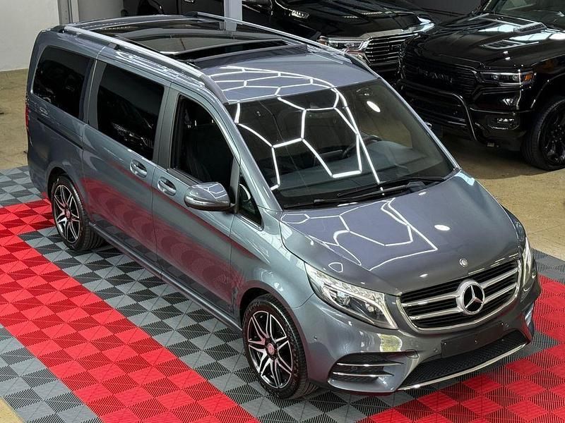 Grau Gebraucht 2017 Mercedes V250 AMG line Van / Kleinbus | 42.695 € (Superpreis) - Bild 1/4