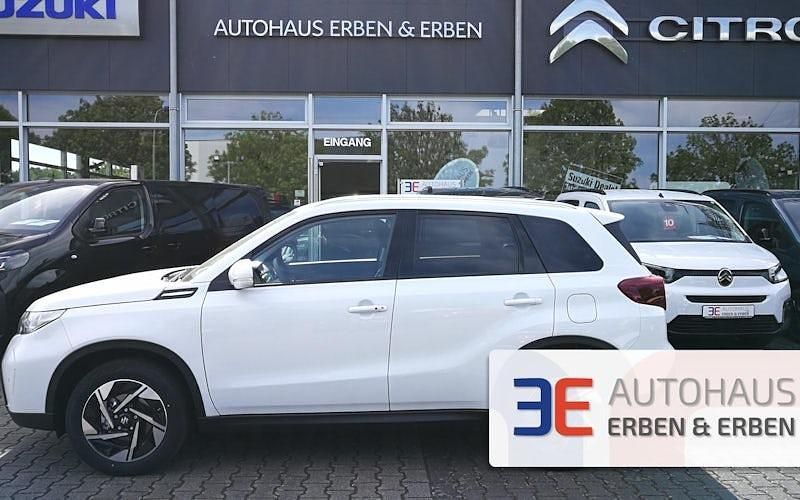 Weiß Neu 2025 Suzuki Vitara Comfort+ SUV | 29.990 € (Etwas zu teuer) - Bild 1/4