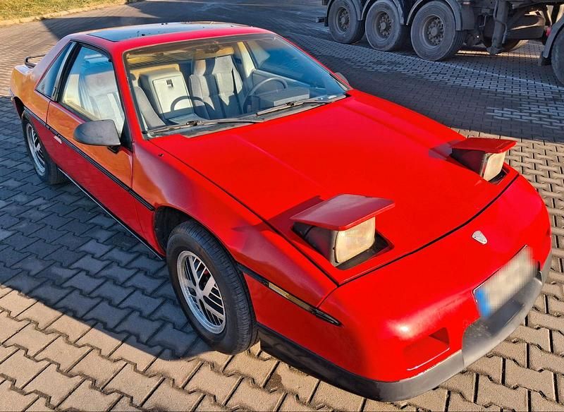 Rot Gebraucht 1984 Pontiac Fiero Coupé | 5.000 € - Bild 1/4