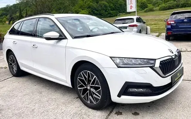 Używany Skoda Octavia 150 KM (110 kW) 2023 Biały Kombi