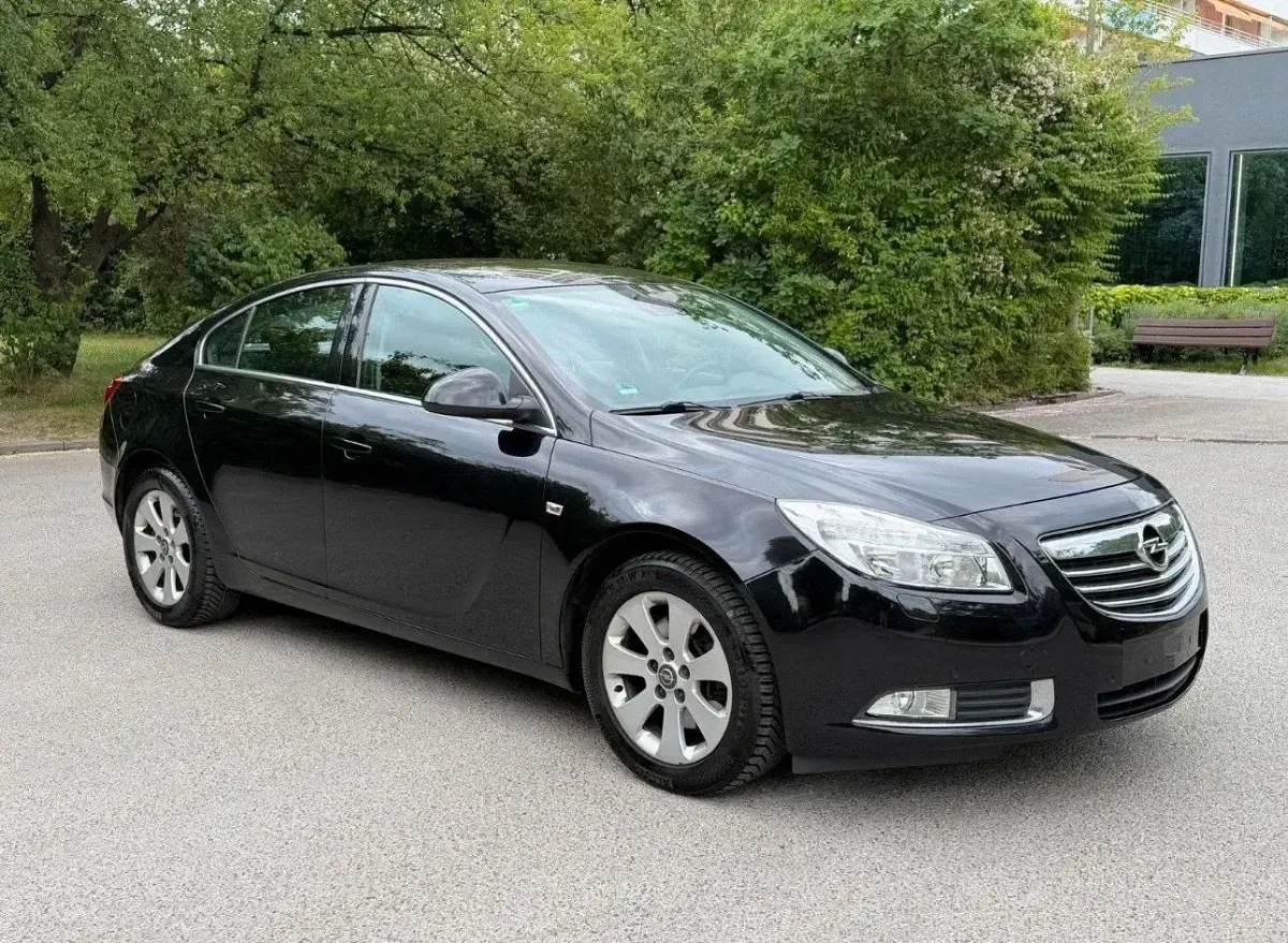 Gebraucht Opel Insignia 220 PS (161 kW) 2009 Schwarz Limousine