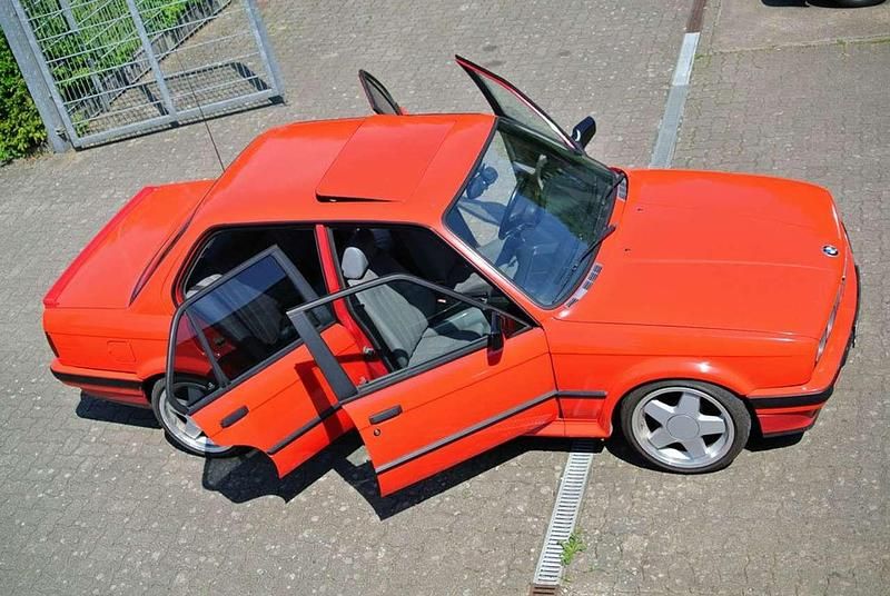 Rot Gebraucht 1990 BMW 325 Limousine | 19.885 € - Bild 1/4