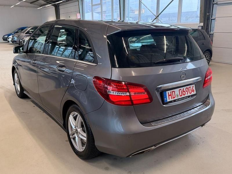 Gebraucht Mercedes B200 156 PS (114 kW) 2017 Grau Van / Kleinbus