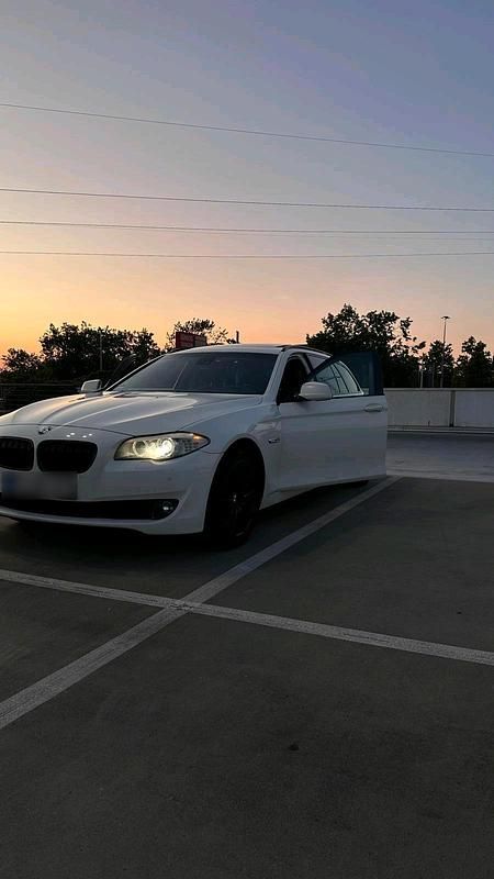 Gebraucht BMW 520 184 PS (135 kW) 2011 Weiß Kombi
