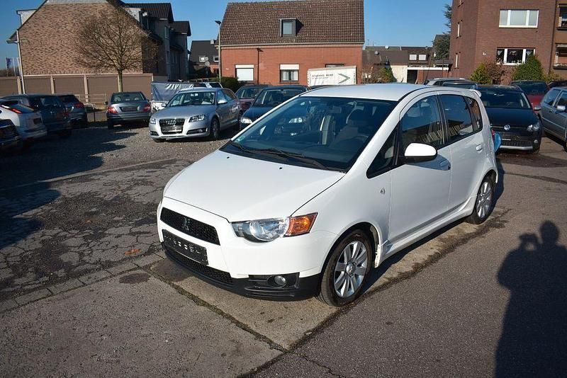 Weiß Gebraucht 2013 Mitsubishi Colt Limousine | 5.480 € (Etwas zu teuer) - Bild 1/4