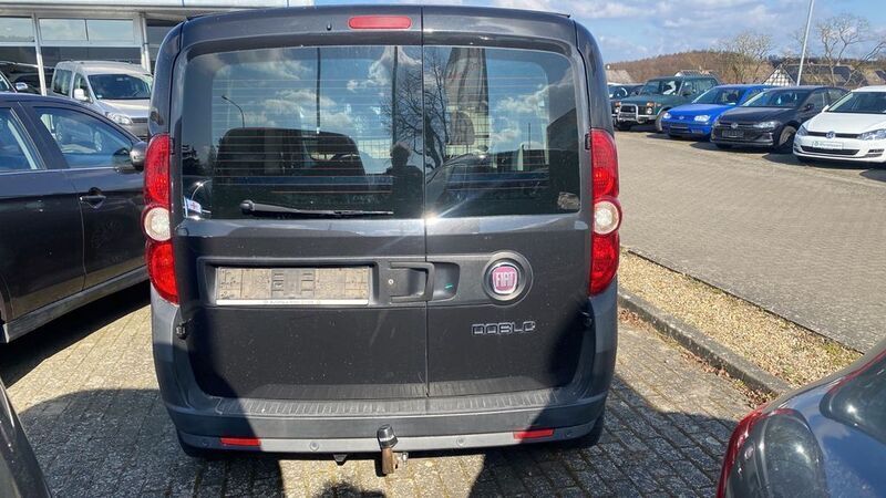 Gebraucht Fiat Doblò 135 PS (99 kW) 2011 Schwarz Van / Kleinbus