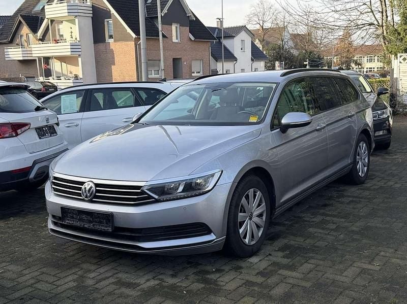 Pyritsilber metallic Gebraucht 2018 VW Passat Kombi | 8.495 € (Guter Preis) - Bild 1/4