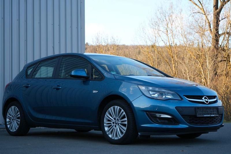 Gebraucht Opel Astra 116 PS (85 kW) 2013 Blau Limousine