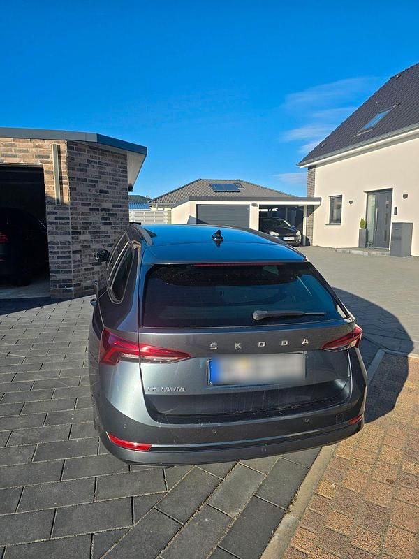 Gebraucht Skoda Octavia 116 PS (85 kW) 2021 Grau Kombi