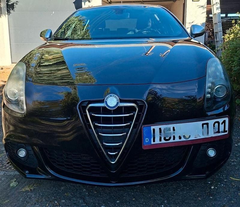 Schwarz Gebraucht 2011 Alfa Romeo Giulietta Turismo Kleinwagen | 3.990 € (Superpreis) - Bild 1/4