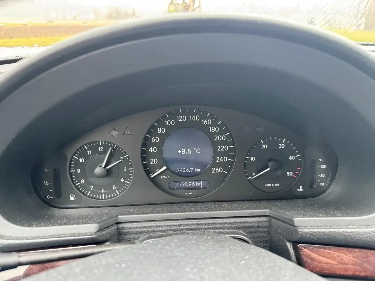 Gebraucht Mercedes E220 Classic 150 PS (110 kW) 2005 Grau Limousine