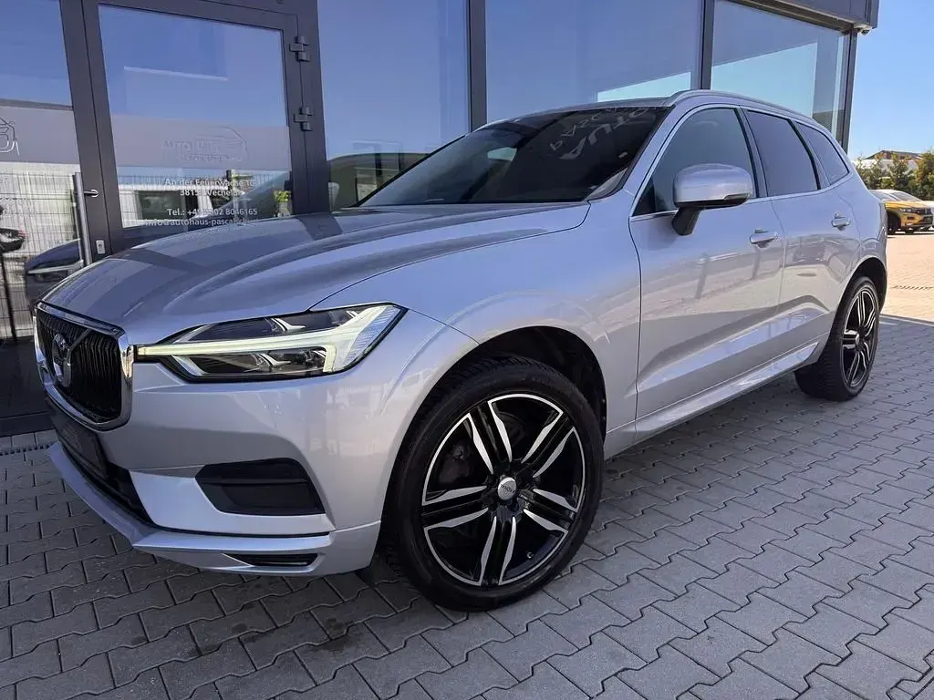 Gebraucht Volvo XC60 Momentum 254 PS (186 kW) 2017 Bright silver metallic / metal SUV