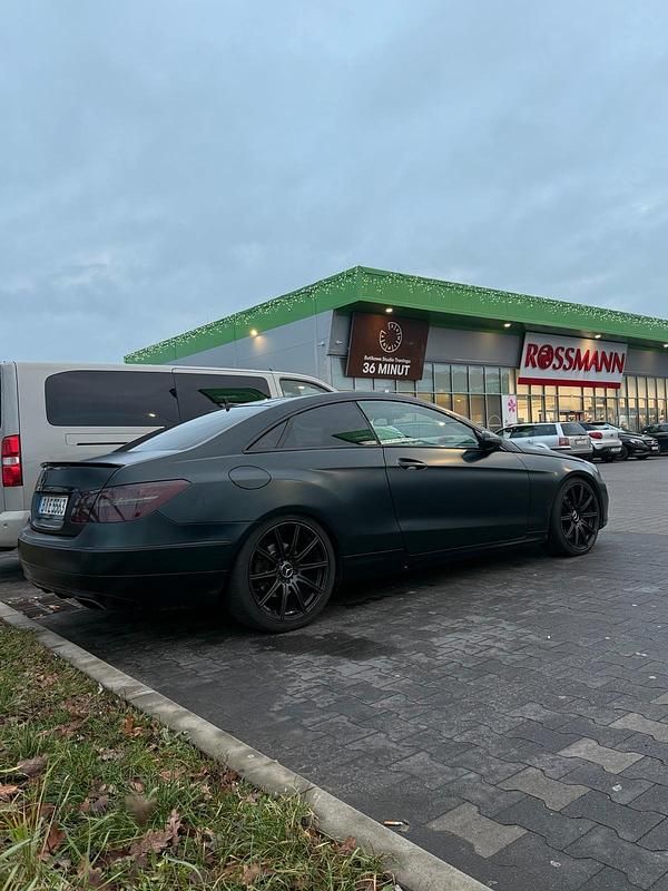 Gebraucht Mercedes E500 388 PS (285 kW) 2009 Grün Coupé