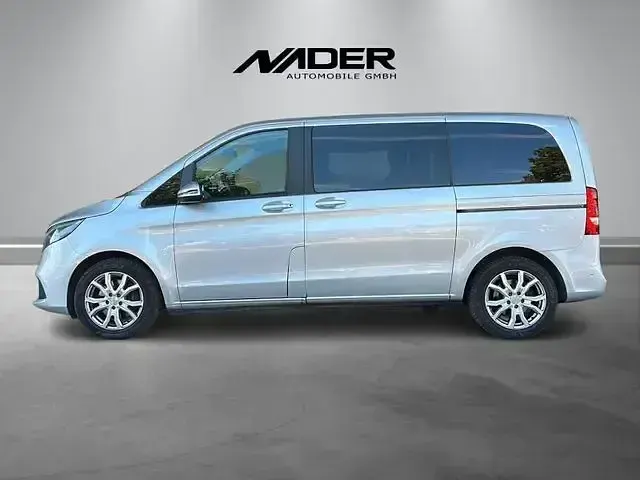 Gebraucht Mercedes V220 163 PS (119 kW) 2022 Silber Van / Kleinbus