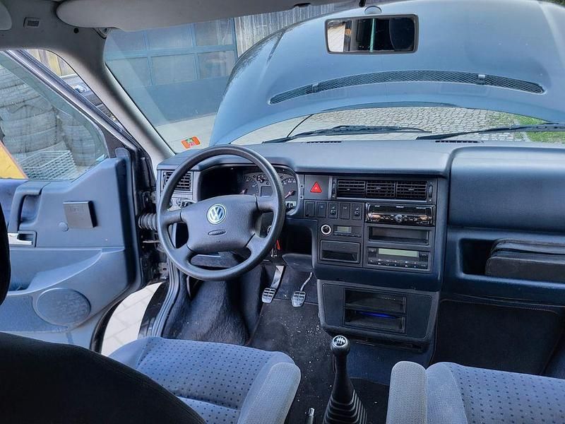 Używany VW Caravelle 151 KM (111 kW) 2001 Czarny Van