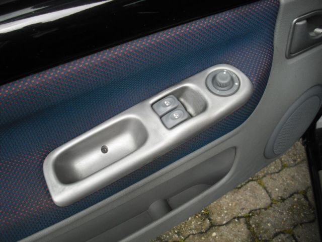 Używany Renault Twingo Dynamique 58 KM (42 kW) 2003 Czarny Hatchback