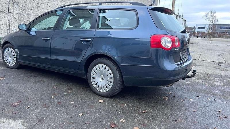 Gebraucht VW Passat Trendline 140 PS (102 kW) 2007 Bluegraphit perleffekt Kombi