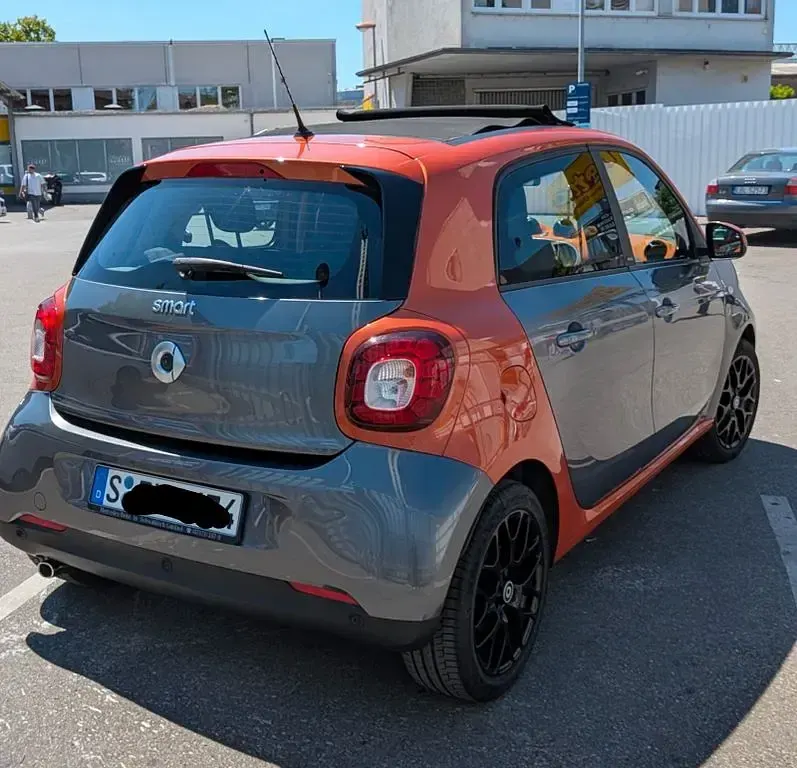 Gebraucht Smart ForFour Edition Blackbuster 71 PS (52 kW) 2015 Silber Kleinwagen