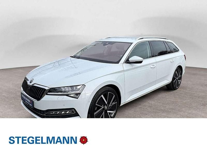 Moonweiß Gebraucht 2024 Skoda Superb Style Kombi | 35.810 € (Superpreis) - Bild 1/4