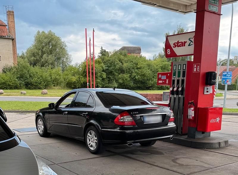 Gebraucht Mercedes E280 231 PS (169 kW) 2007 Schwarz Limousine