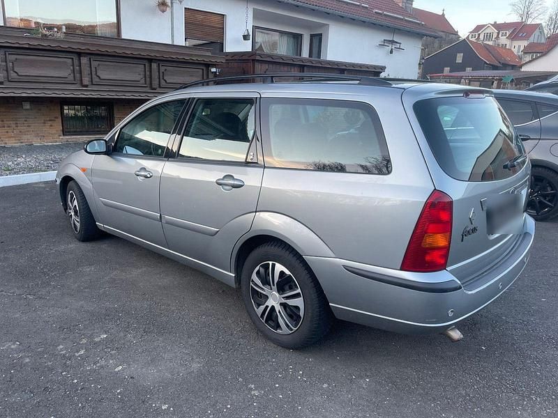 Gebraucht Ford Focus Ghia 116 PS (85 kW) 2003 Silber Kombi