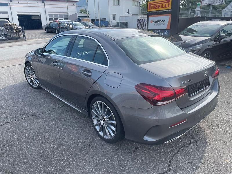 Gebraucht Mercedes A200 AMG line 163 PS (119 kW) 2022 Mountaingrau Limousine