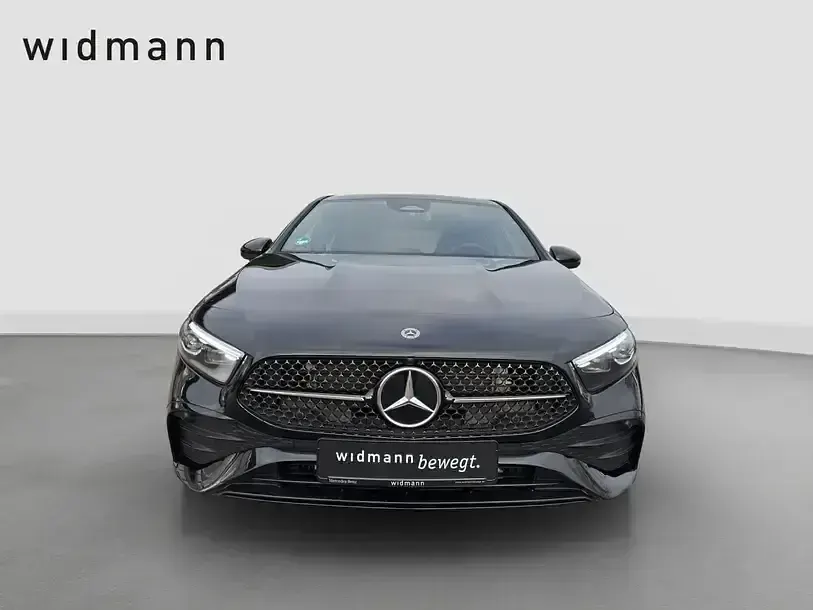 Gebraucht Mercedes A200 Night 163 PS (119 kW) 2026 Metalliclack kosmosschwarz Limousine