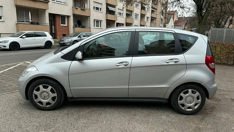 Gebraucht Mercedes A180 109 PS (80 kW) 2011 Silber Limousine