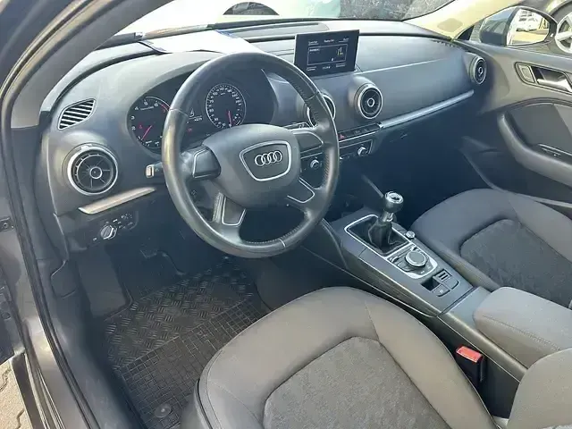 Gebraucht Audi A3 Attraction 150 PS (110 kW) 2015 Grau Limousine