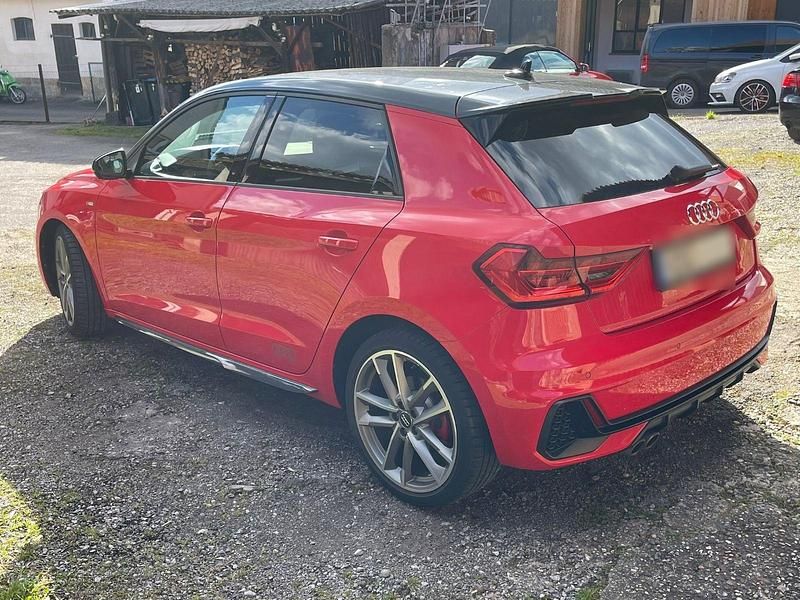 Gebraucht Audi A1 Ambiente 200 PS (147 kW) 2019 Rot SUV