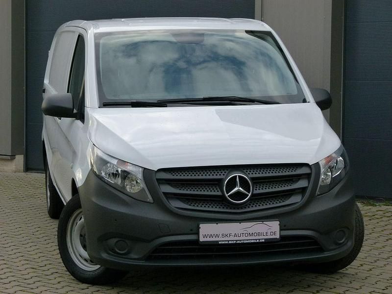 Weiß Gebraucht 2022 Mercedes Vito Van | 28.999 € (Fairer Preis) - Bild 1/4