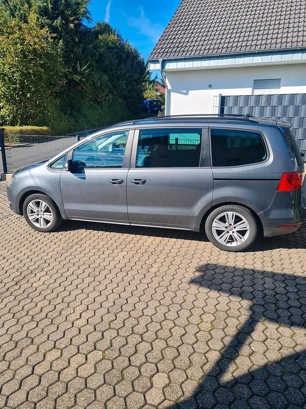 Grau Gebraucht 2012 Seat Alhambra Van / Kleinbus | 10.500 € (Guter Preis) - Bild 1/4