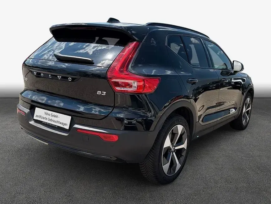 Gebraucht Volvo XC40 Plus 163 PS (119 kW) 2025 Onyx schwarzmetallic SUV