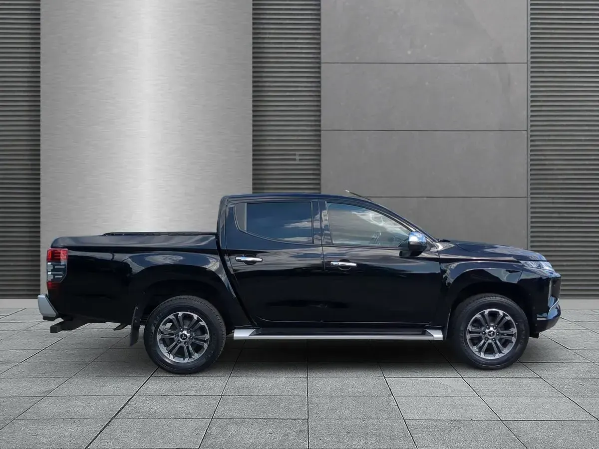 Gebraucht Mitsubishi L200 Spirit 150 PS (110 kW) 2022 Schwarz (pianoschwarz) Pickup