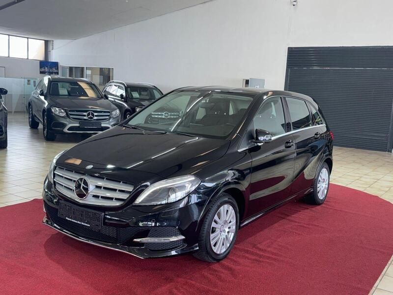 Kosmosschwarz metalliclack Gebraucht 2014 Mercedes B200 Van / Kleinbus | 14.990 € (Guter Preis) - Bild 1/4