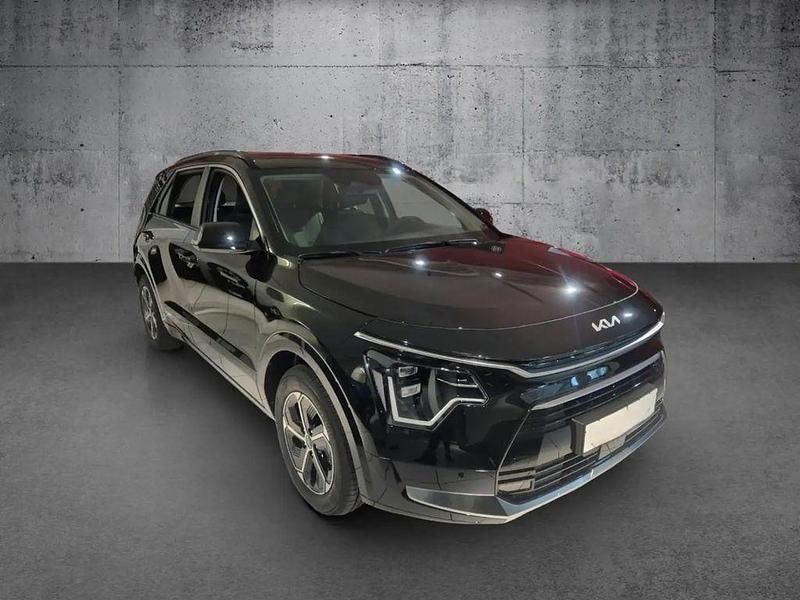 Neu Kia Niro Spirit 141 PS (103 kW) 2025 Schwarz SUV