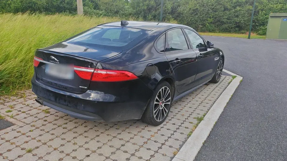 Gebraucht Jaguar XF 180 PS (132 kW) 2017 Schwarz Limousine